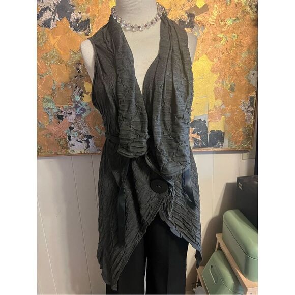 Komarov Art to Wear Buttoned and belted pleated Gray Lagenlook Vest Size M - Picture 1 of 9